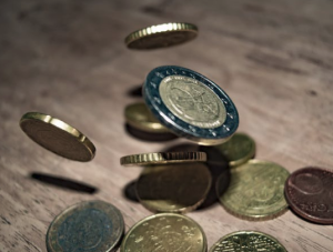 2017-05-07 12_52_55-Close-up of Coins on Table · Free Stock Photo