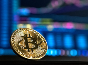 2018-05-12 15_53_07-Bitcoin vs Altcoins photo by Andre Francois (@silverhousehd) on Unsplash