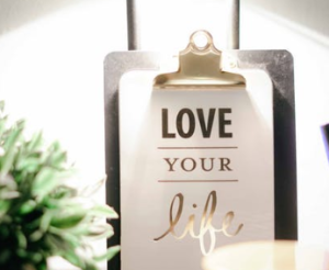 2019-07-07 22_09_02-Love Your Life Clipboard Decor · Free Stock Photo