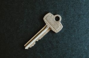 2019-07-26 07_51_58-Key with _Duplication Prohibited_ on it _ HD photo by Kelly Sikkema (@kellysikke