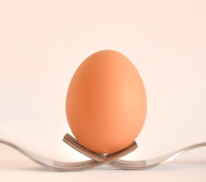 2019-11-02 17_22_24-Egg on Gray Stainless Steel Forks · Free Stock Photo