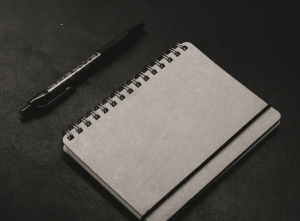 2019-12-06 08_52_38-black click pen beside notebook photo – Free Grey Image on Unsplash