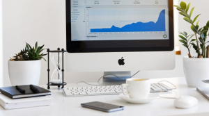 2020-01-05 21_23_02-Silver Imac Displaying Line Graph Placed on Desk · Free Stock Photo