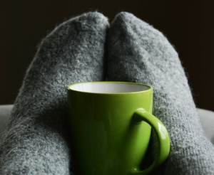 2020-01-23 09_04_53-Green Ceramic Mug on Person's Feet · Free Stock Photo