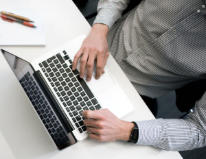 2020-04-29 23_28_08-person using laptop on white wooden table photo – Free Business Image on Unsplas