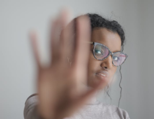 2020-05-24 19_36_46-Woman in Gray Sweater Wearing Blue Framed Eyeglasses · Free Stock Photo