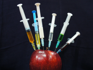 2020-06-21 19_40_41-apple fruit with plastic syringes photo – Free Medicine Image on Unsplash